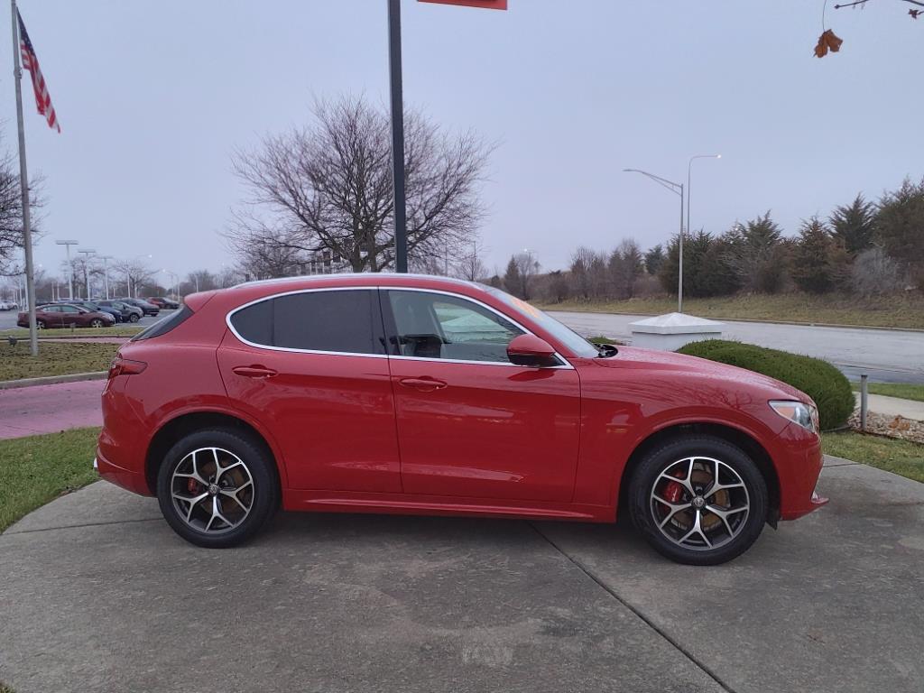 2021 Alfa Romeo Stelvio Ti photo 4