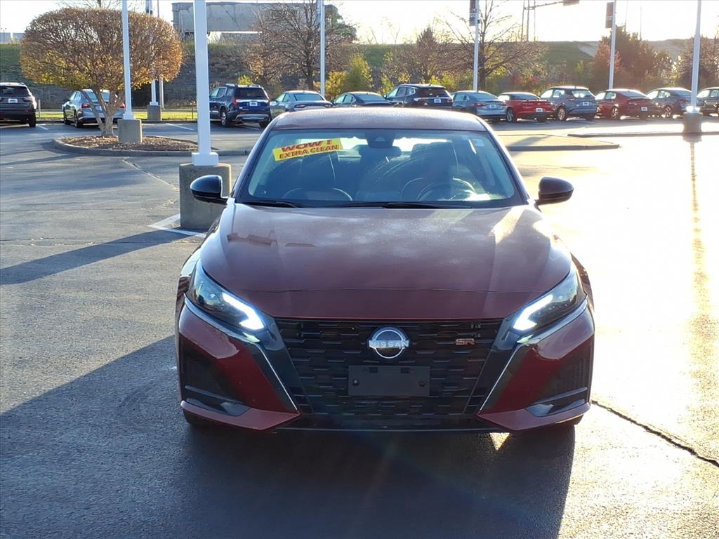 2024 Nissan Altima 2.5 SR photo 2
