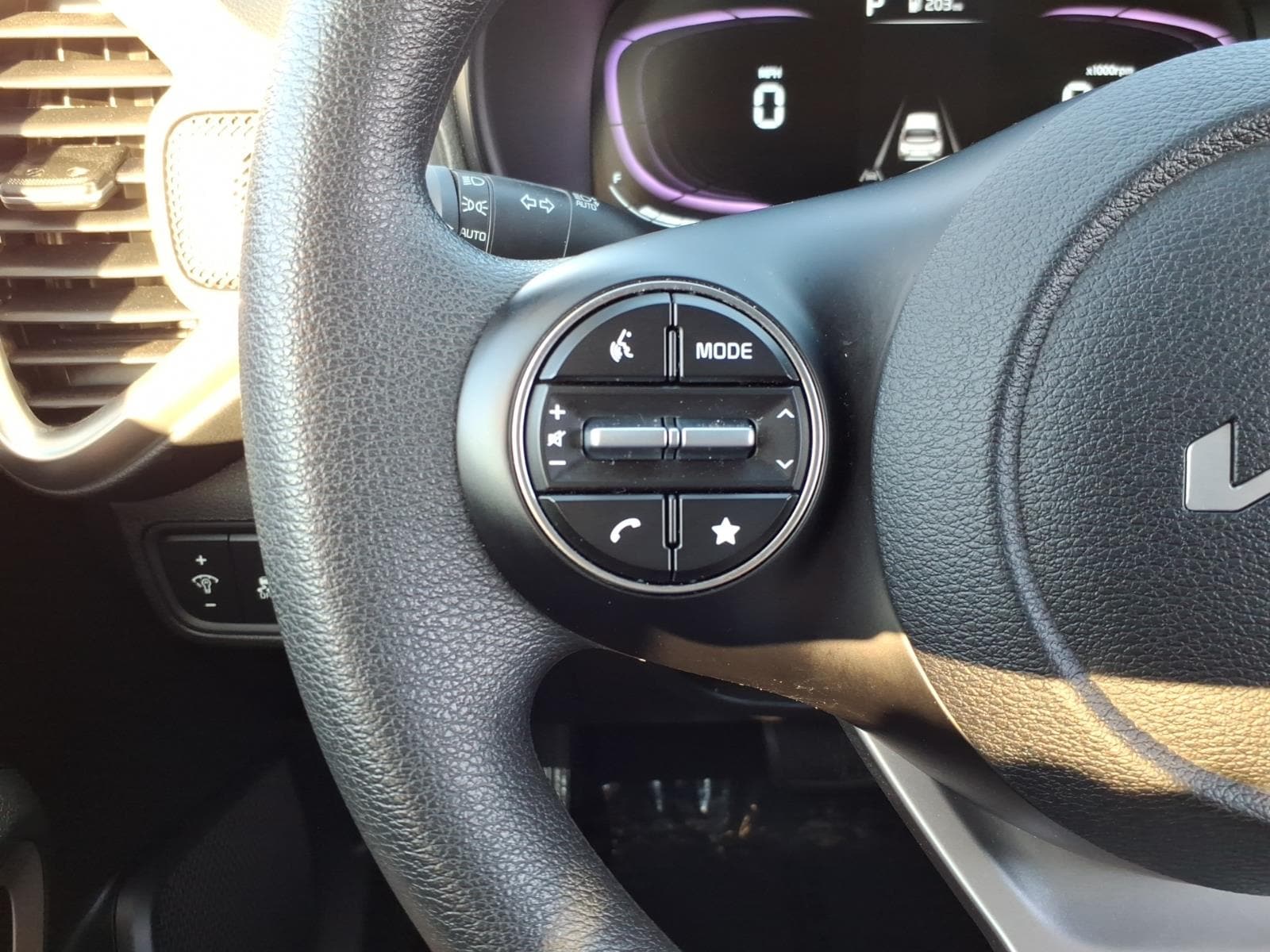 2025 Kia Soul LX - Photo 28