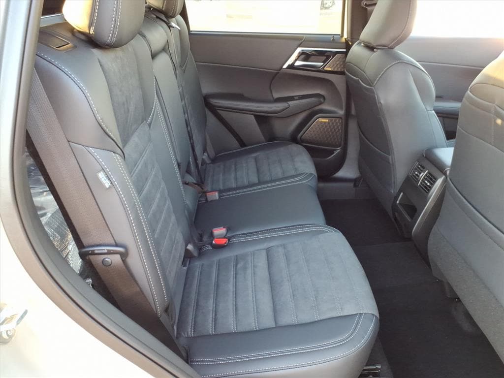2026 Mitsubishi Outlander SE - Photo 17