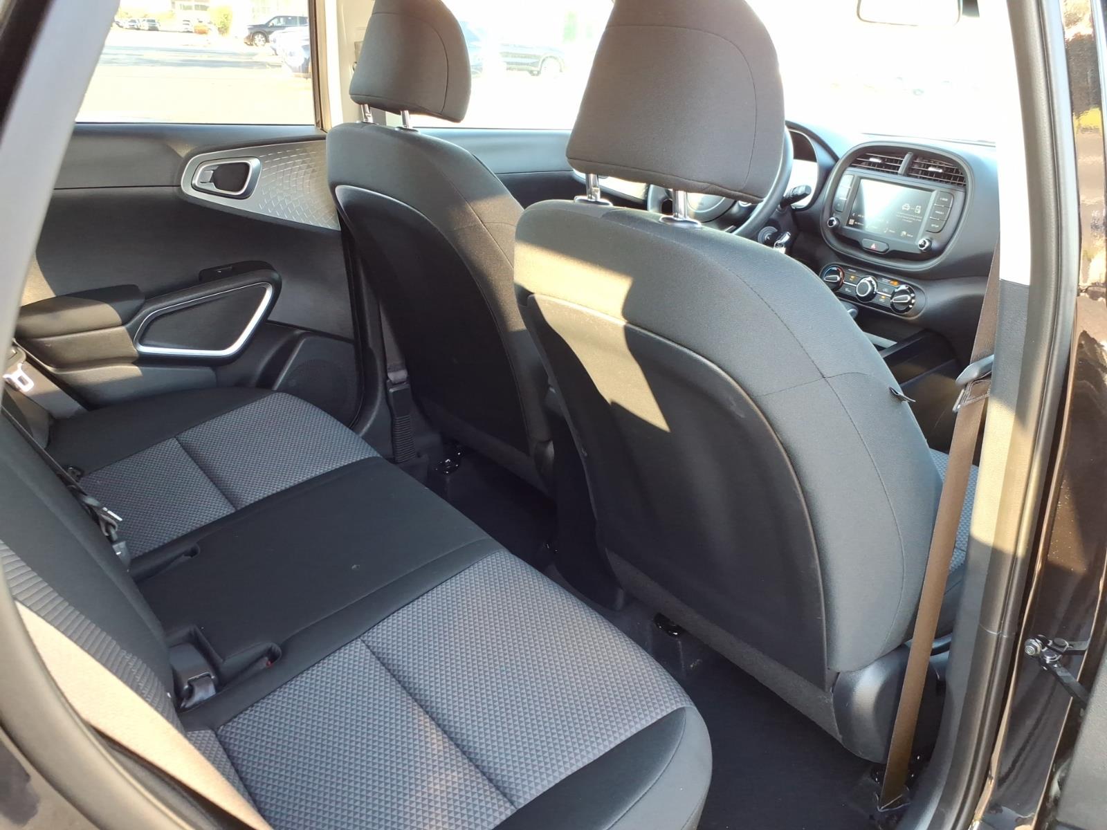 2025 Kia Soul LX - Photo 18