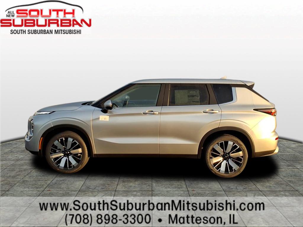 2025 Mitsubishi Outlander SE photo 3
