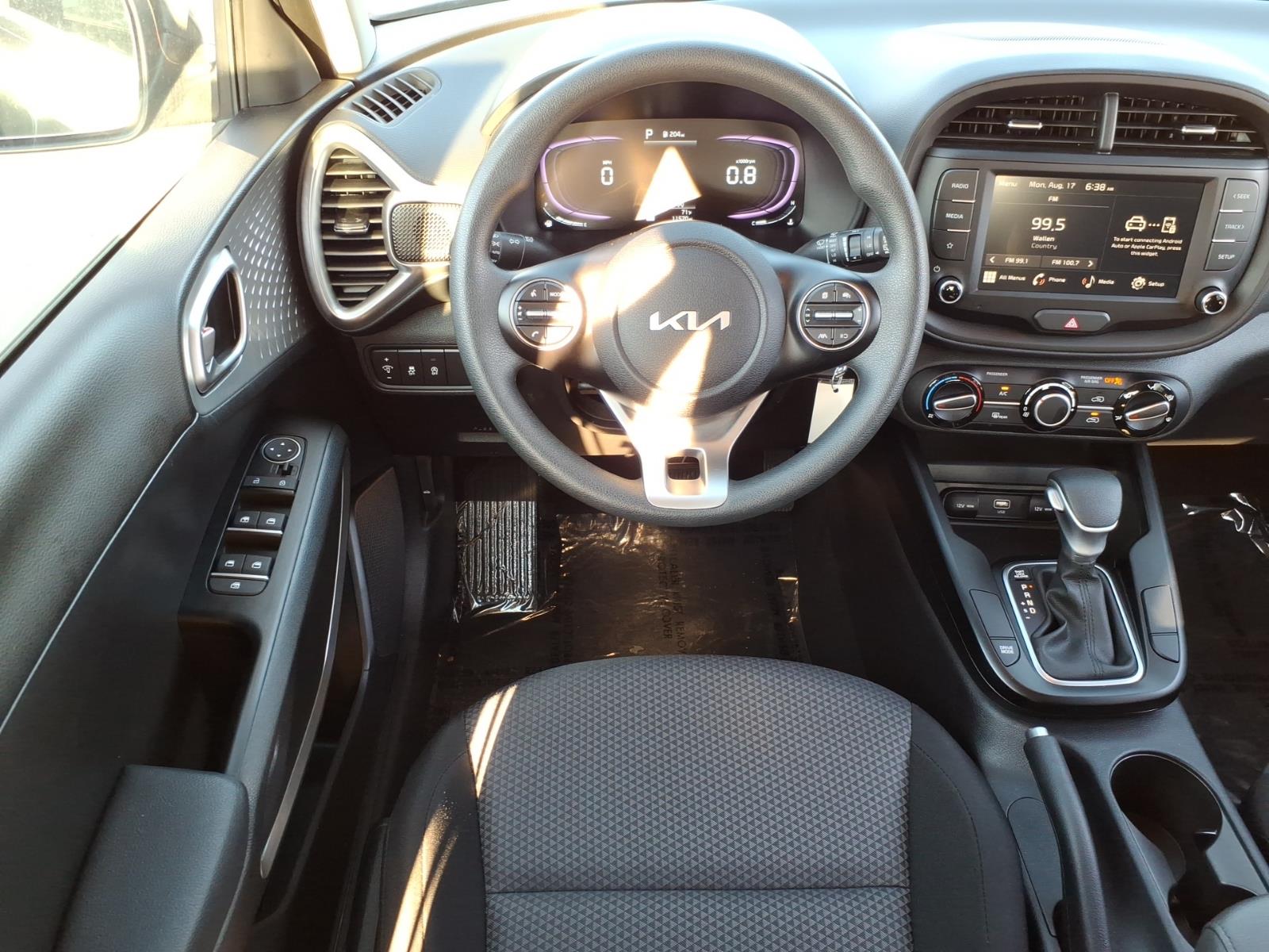 2025 Kia Soul LX - Photo 13