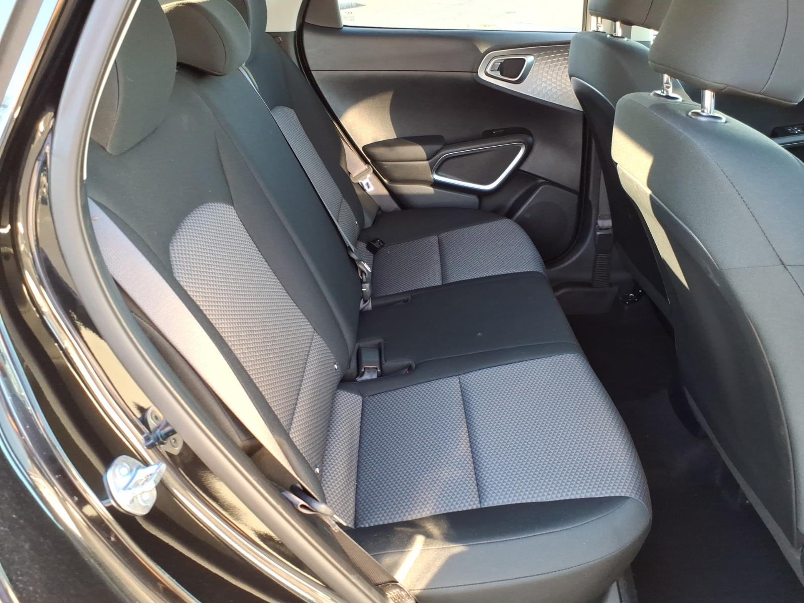 2025 Kia Soul LX - Photo 17