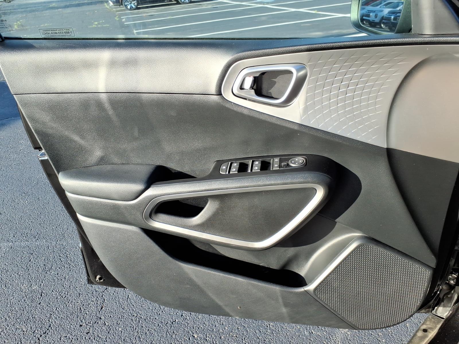 2025 Kia Soul LX - Photo 22