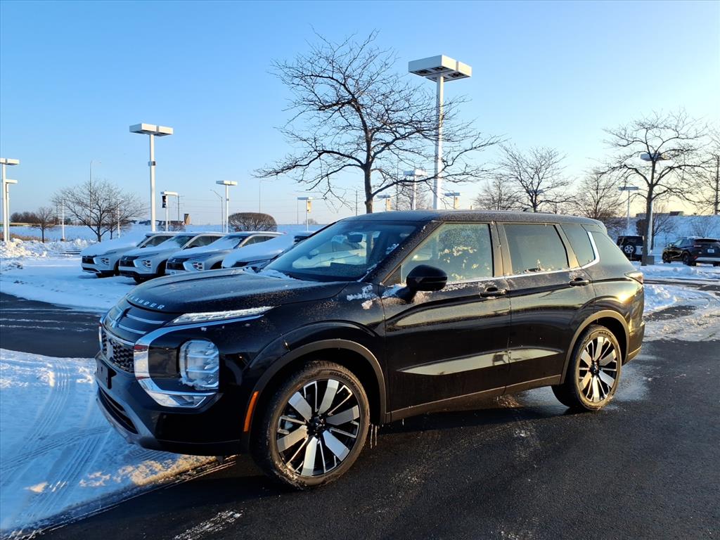 2026 Mitsubishi Outlander SE's photo