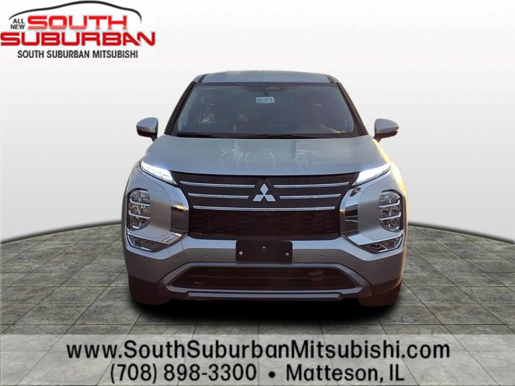 2025 Mitsubishi Outlander SE photo 2