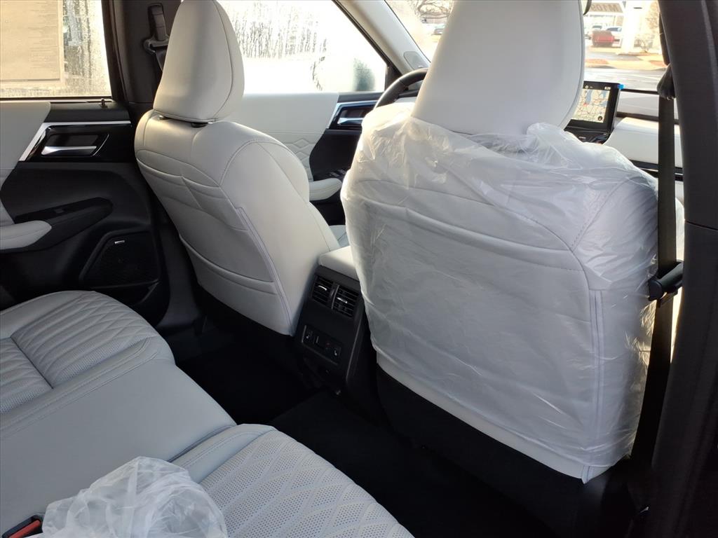 2026 Mitsubishi Outlander SEL - Photo 18