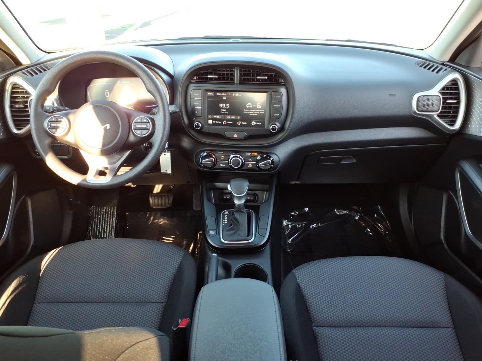 2025 Kia Soul LX - Photo 15