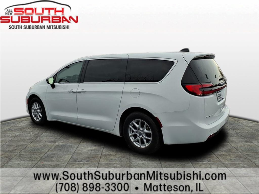Used 2024 Chrysler Pacifica Touring L Van Passenger Van