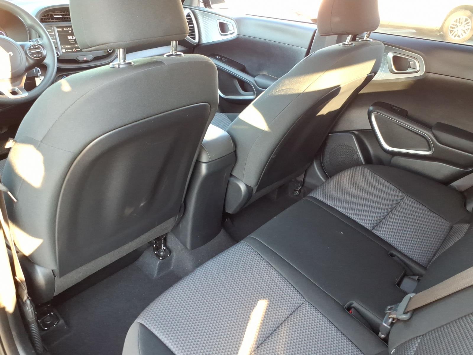 2025 Kia Soul LX - Photo 12