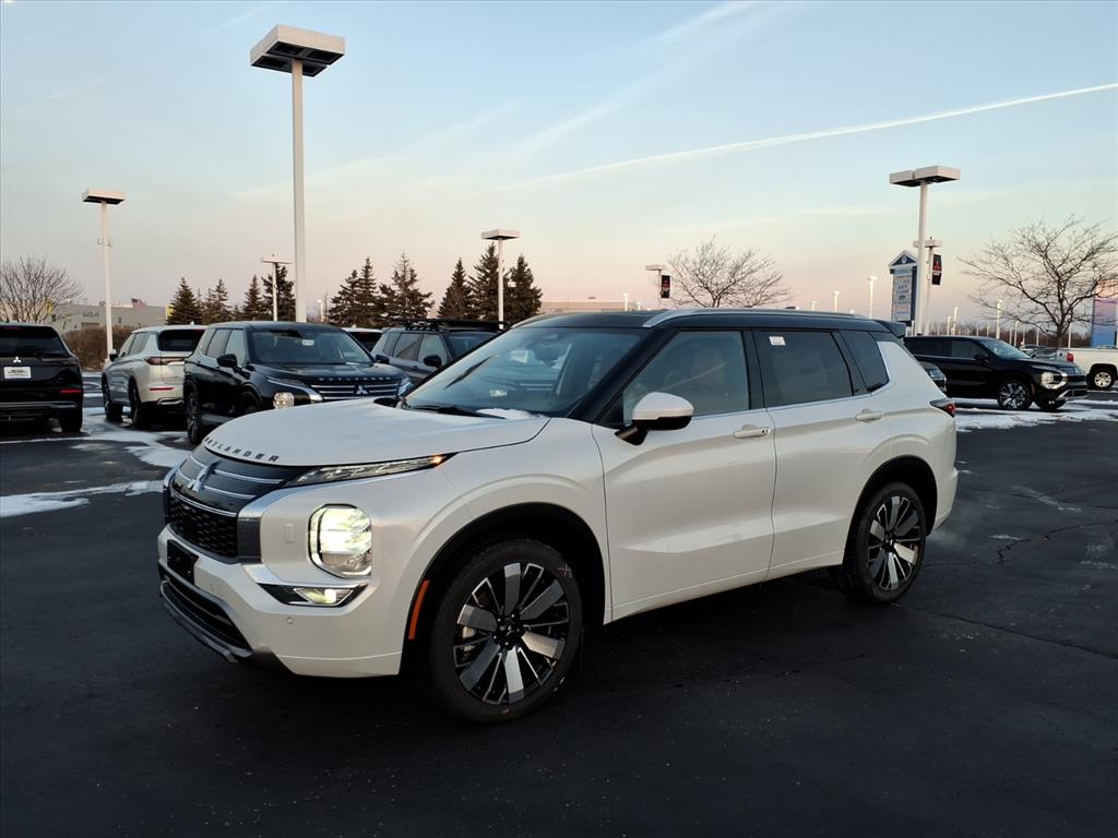 2026 Mitsubishi Outlander SEL's photo