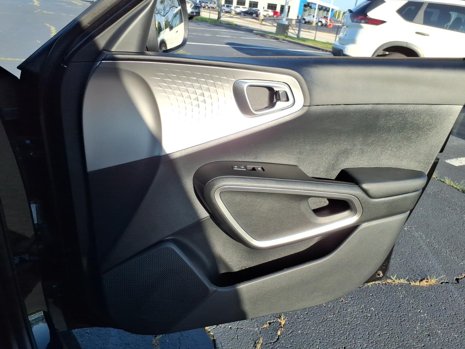 2025 Kia Soul LX - Photo 21
