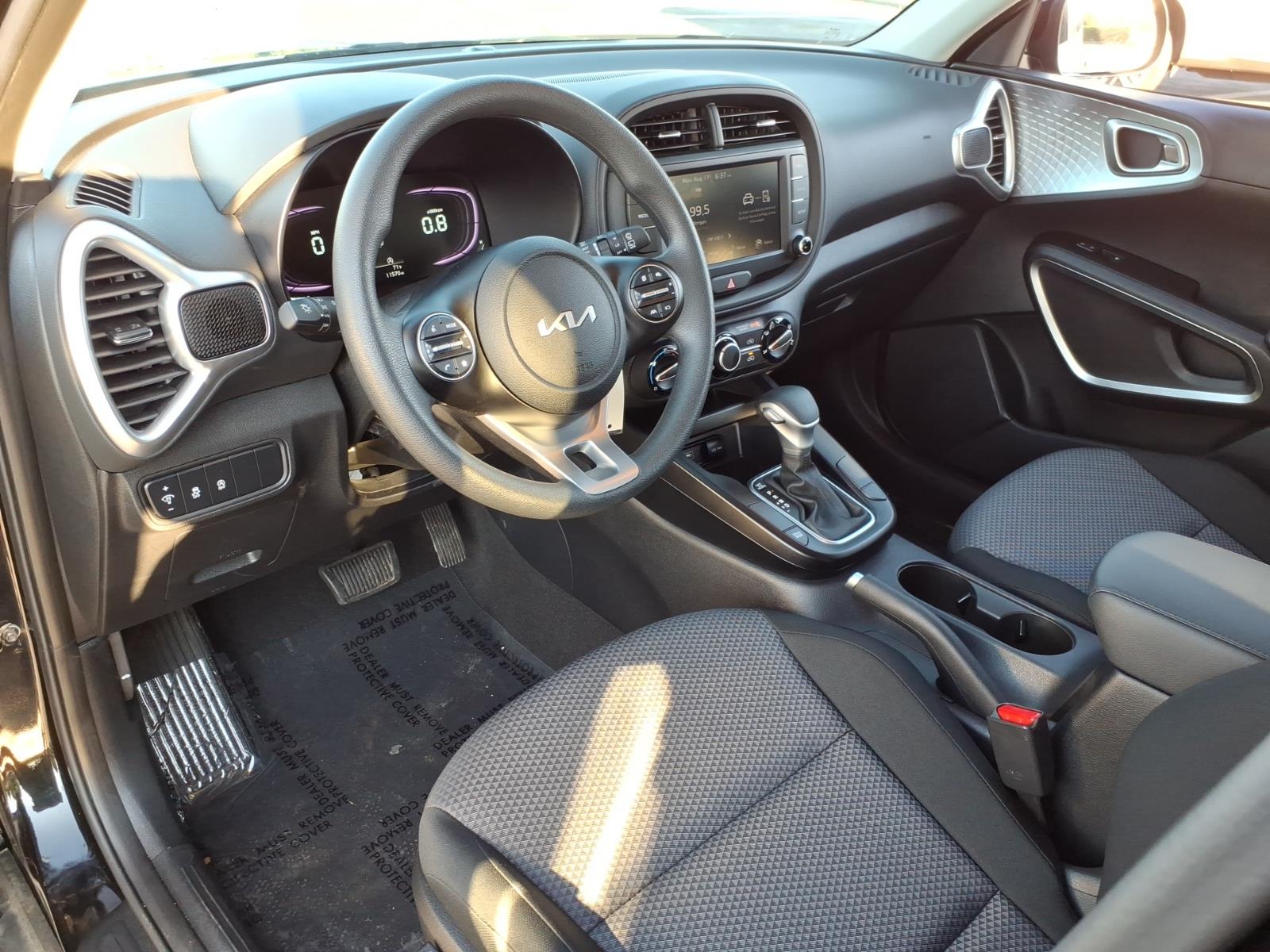 2025 Kia Soul LX - Photo 10