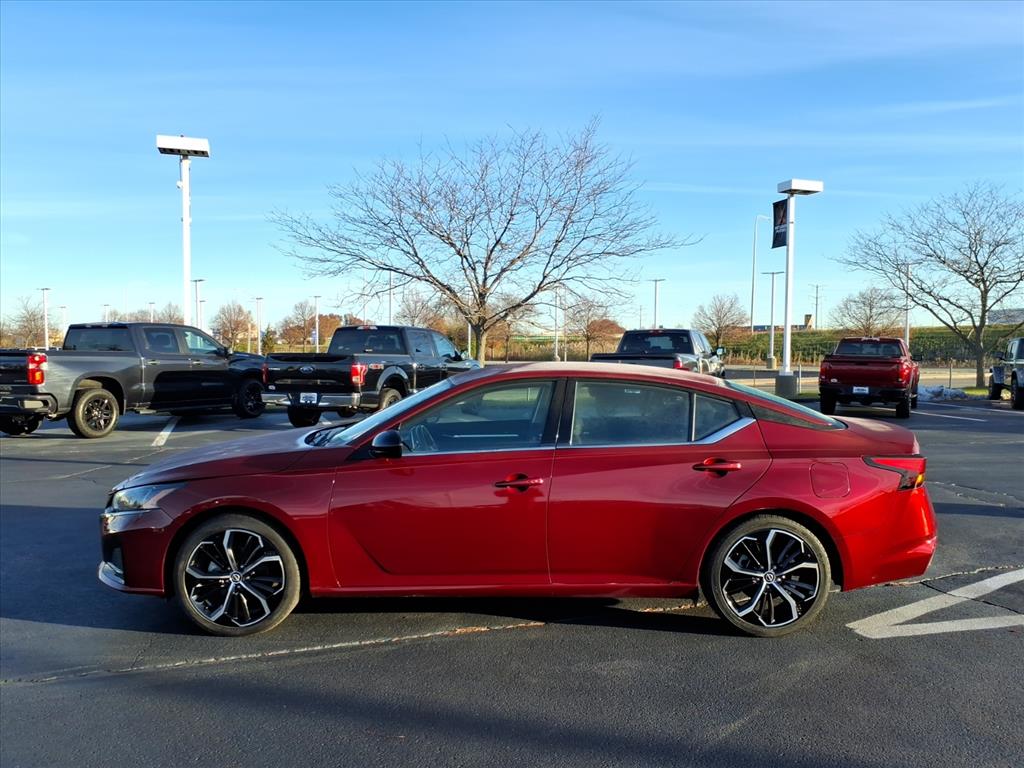 2024 Nissan Altima 2.5 SR photo 3