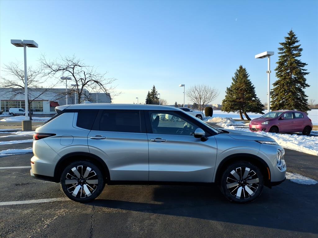 2026 Mitsubishi Outlander SE - Photo 6