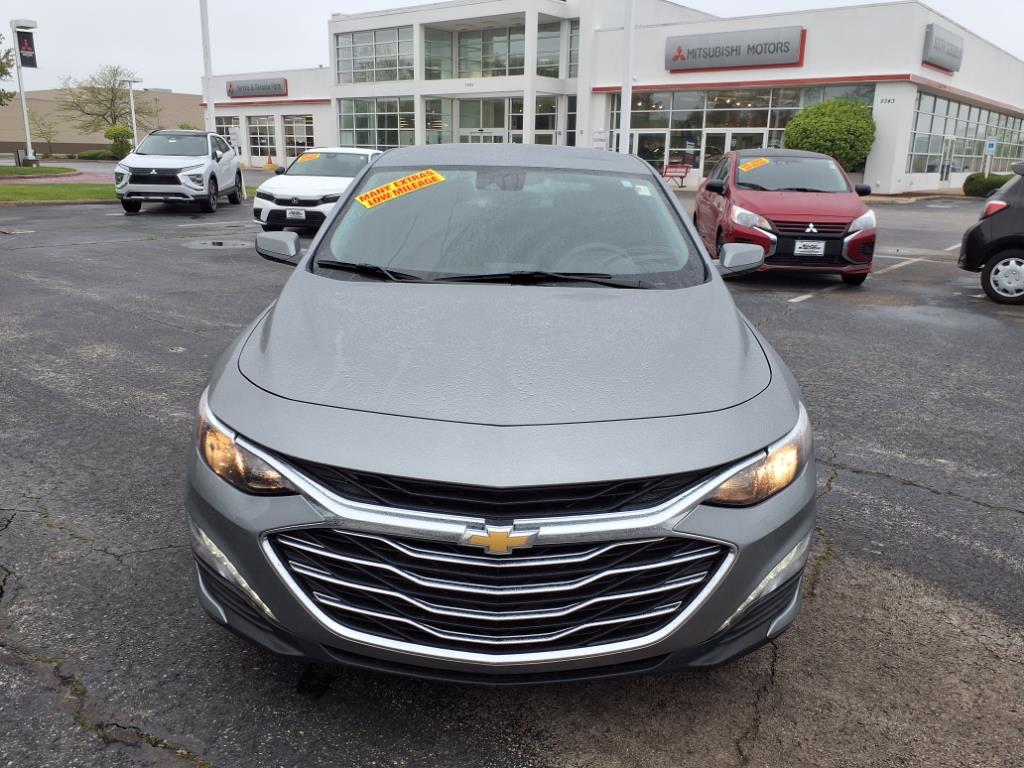 2023 Chevrolet Malibu 1LT photo 2