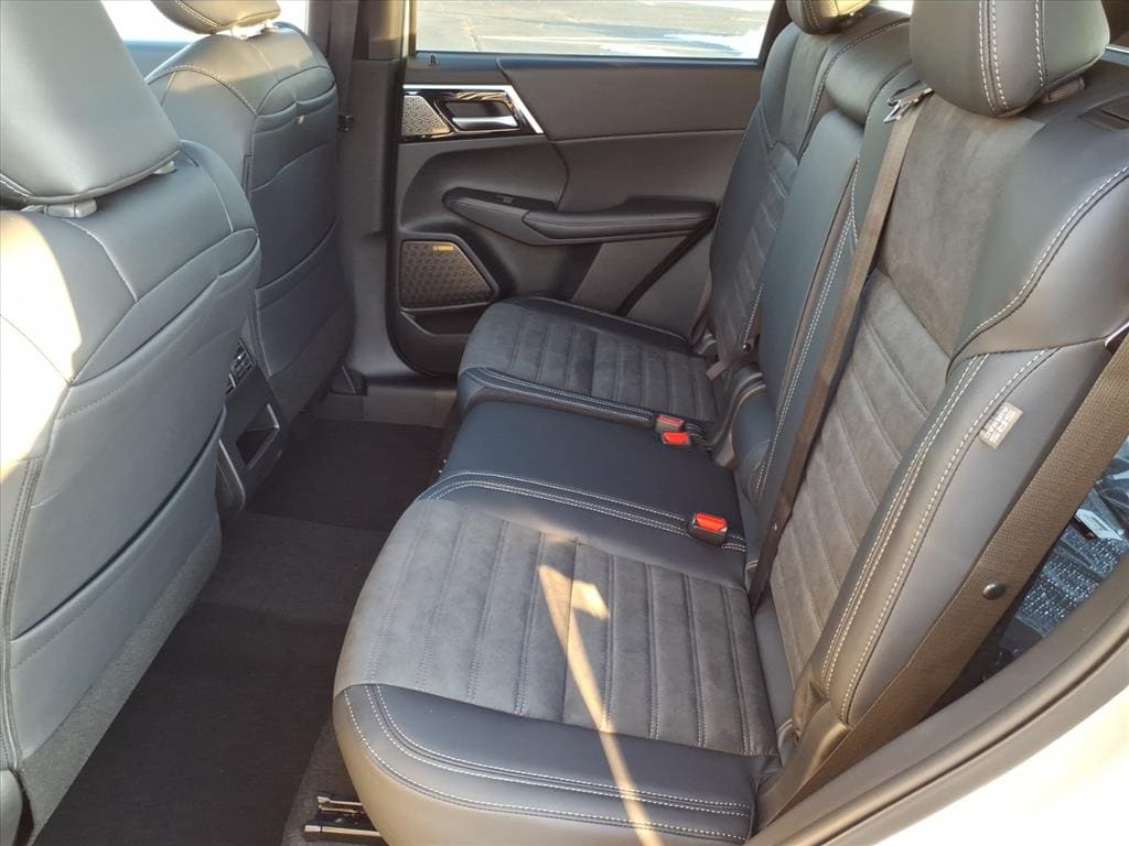 2026 Mitsubishi Outlander SE - Photo 14