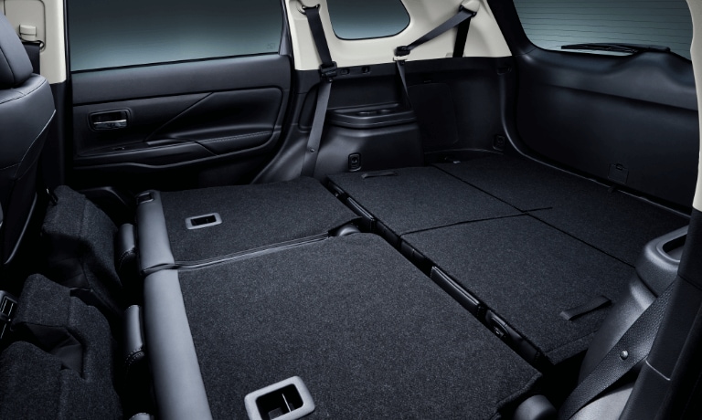 2020 Mitsubishi Outlander interior seats folded down