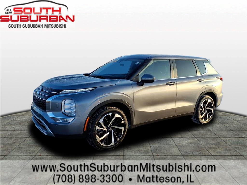 2024 Mitsubishi Outlander SE's photo
