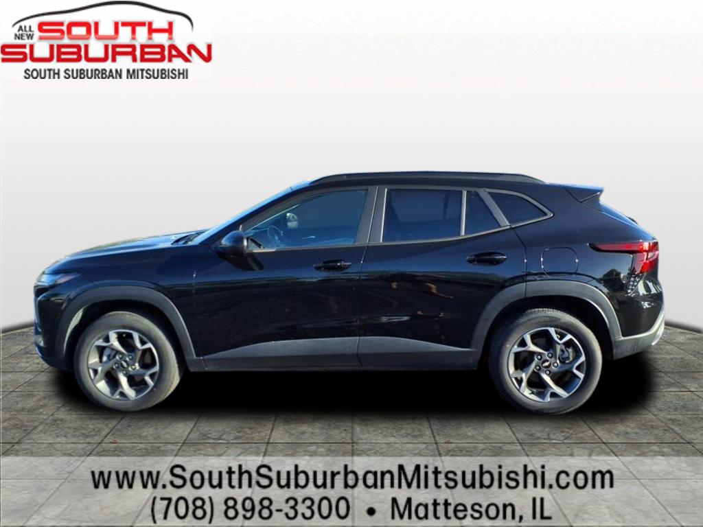 2024 Chevrolet Trax LT photo 2