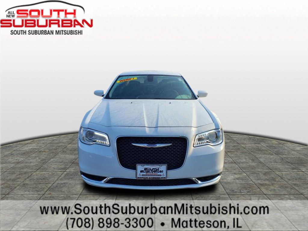2022 Chrysler 300 Touring photo 2