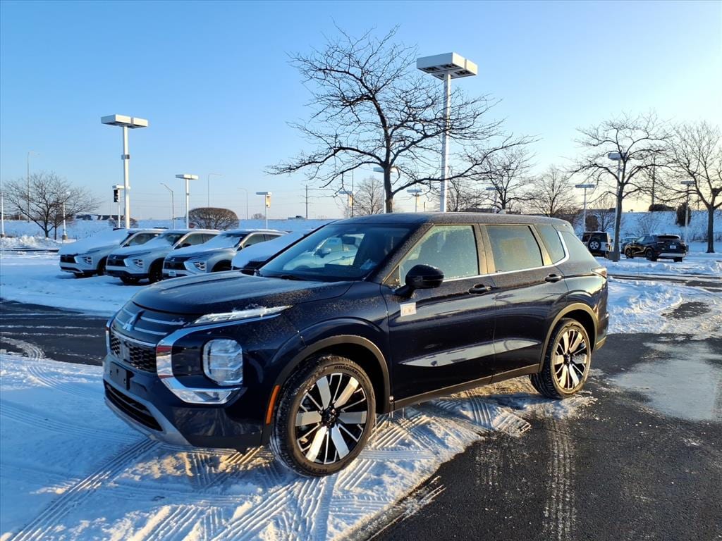 2025 Mitsubishi Outlander SE's photo