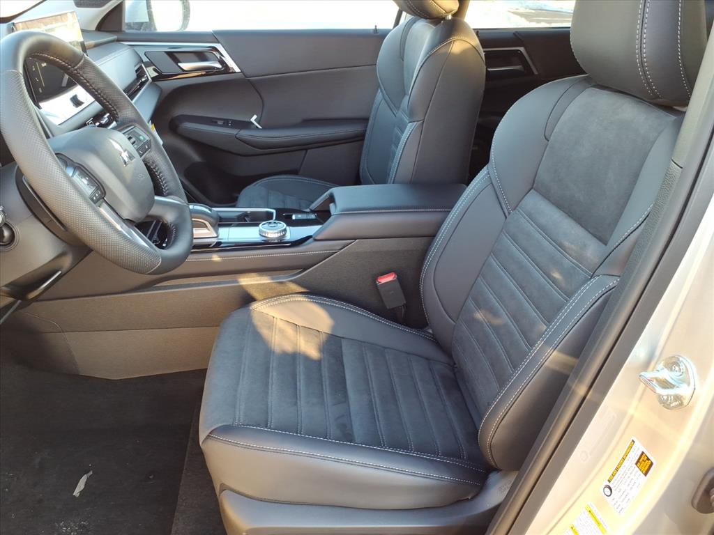 2026 Mitsubishi Outlander SE - Photo 11
