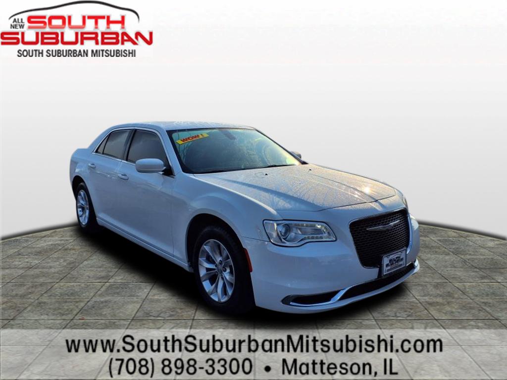 2022 Chrysler 300 Touring photo 3