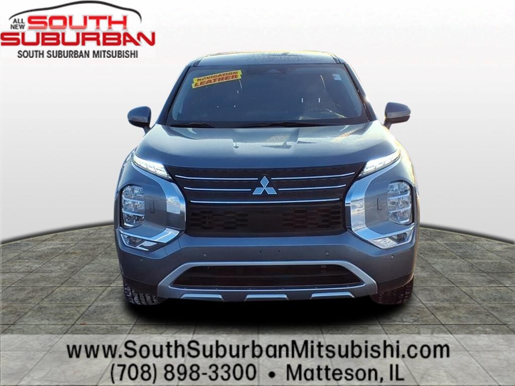 Used 2024 Mitsubishi Outlander SE Black Edition w/Pano Roof SUV
