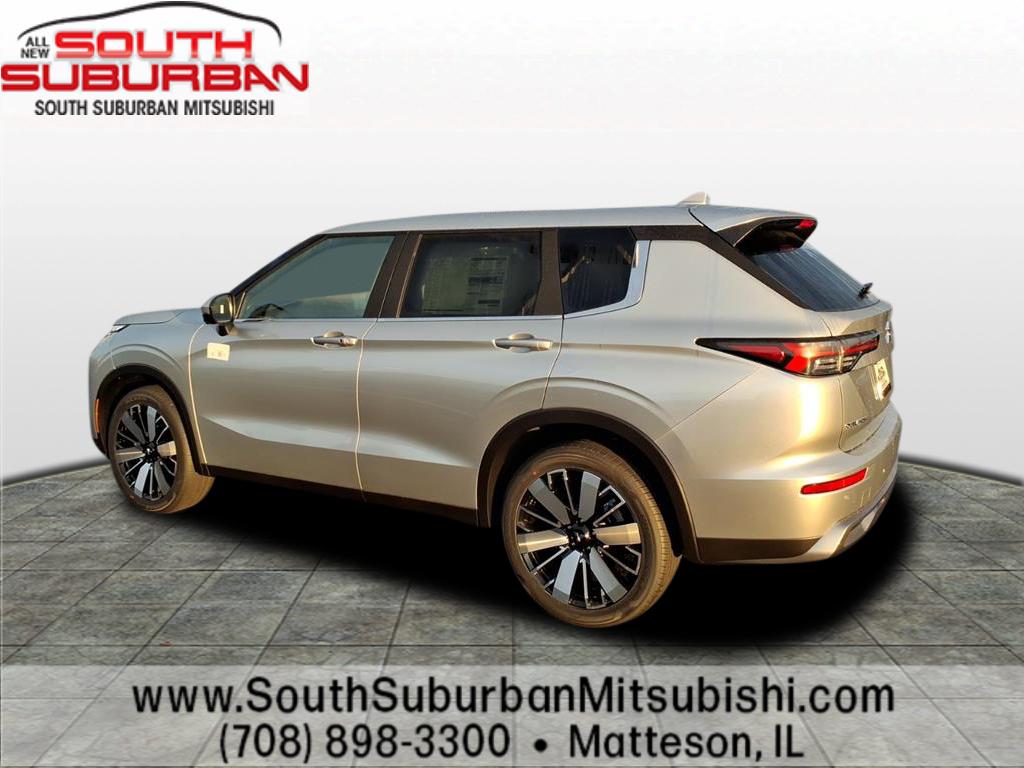 2025 Mitsubishi Outlander SE photo 4