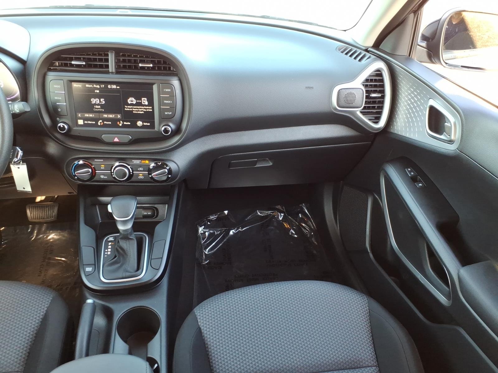 2025 Kia Soul LX - Photo 14
