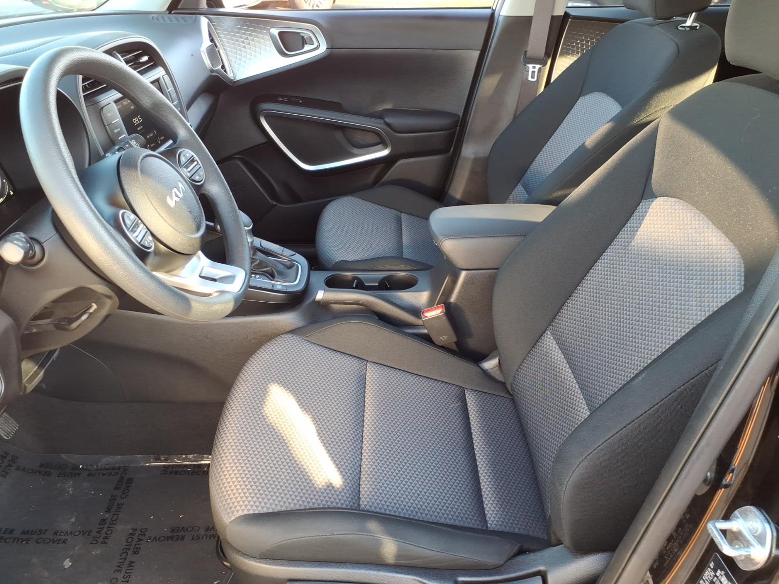 2025 Kia Soul LX - Photo 11