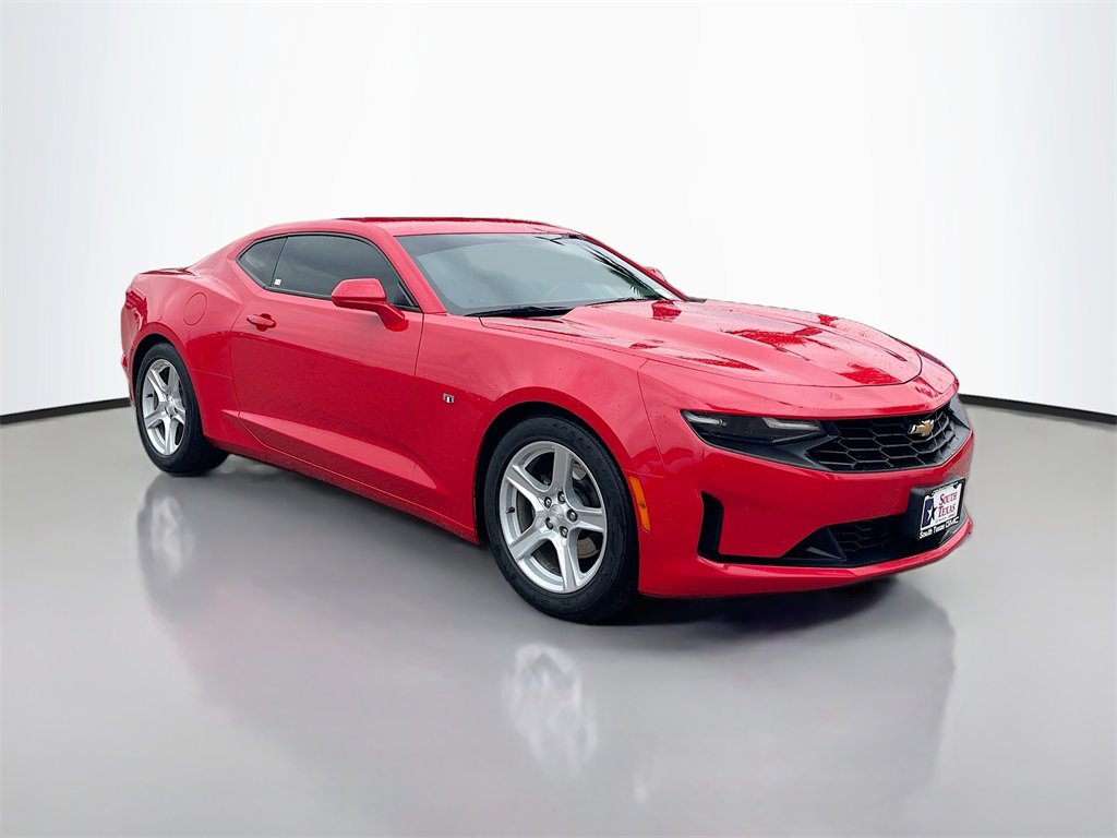 2023 Chevrolet Camaro 1LT photo 2