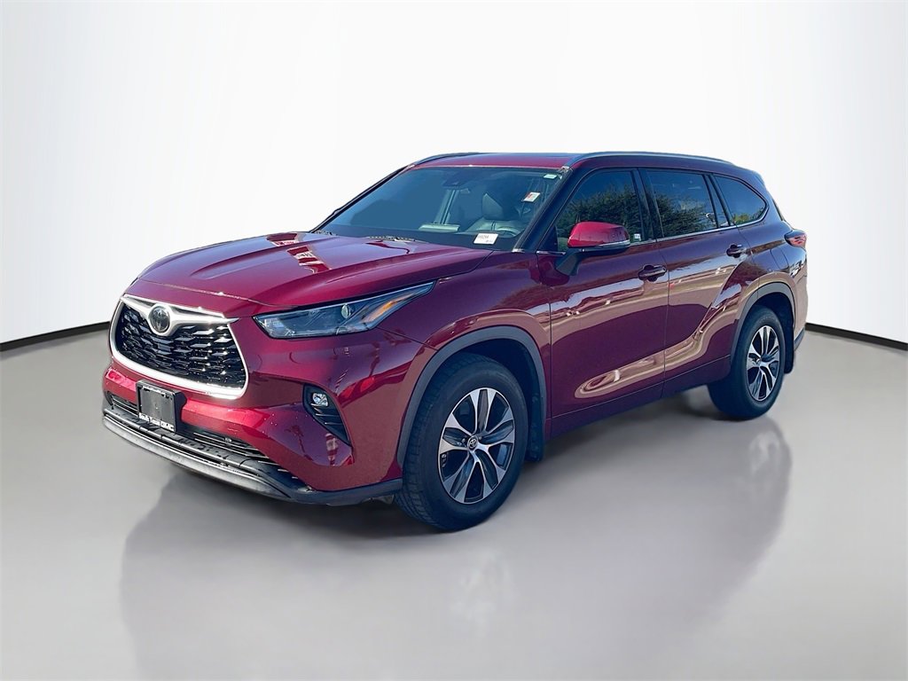 2021 Toyota Highlander XLE photo 3