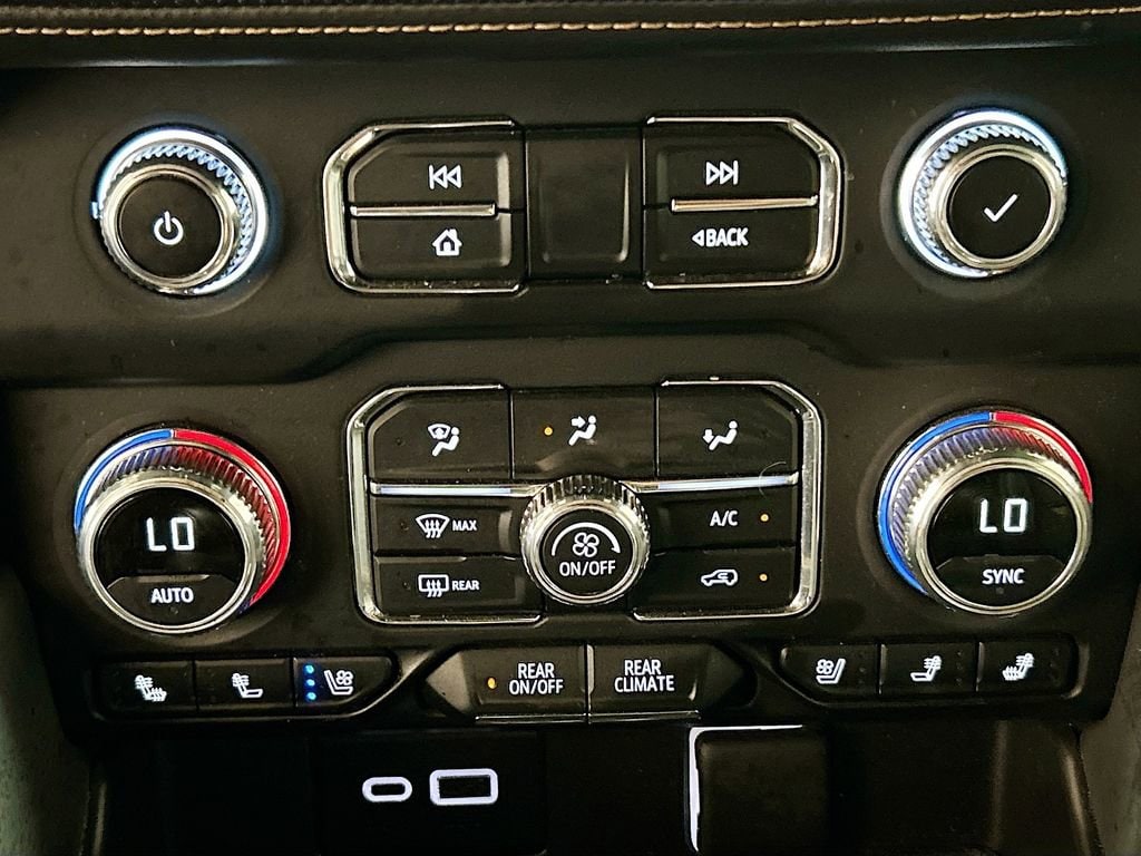 2024 GMC Yukon AT4 - Photo 13