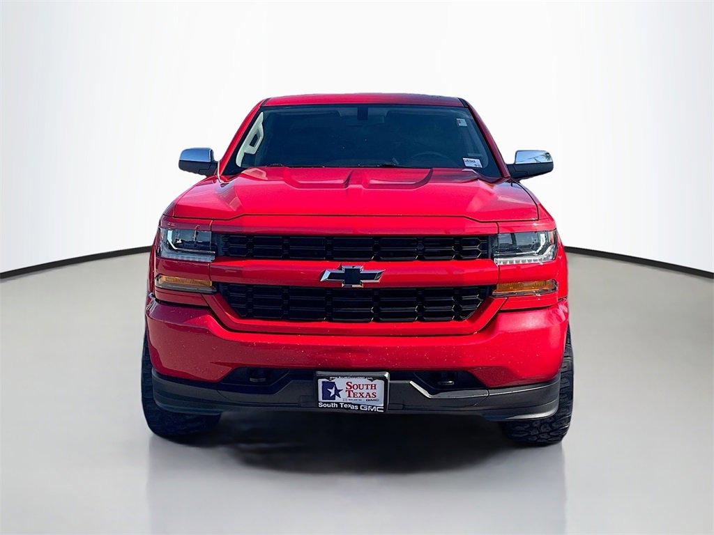 2018 Chevrolet Silverado 1500 Custom photo 2