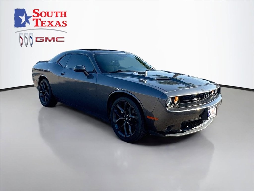 2022 Dodge Challenger SXT's photo