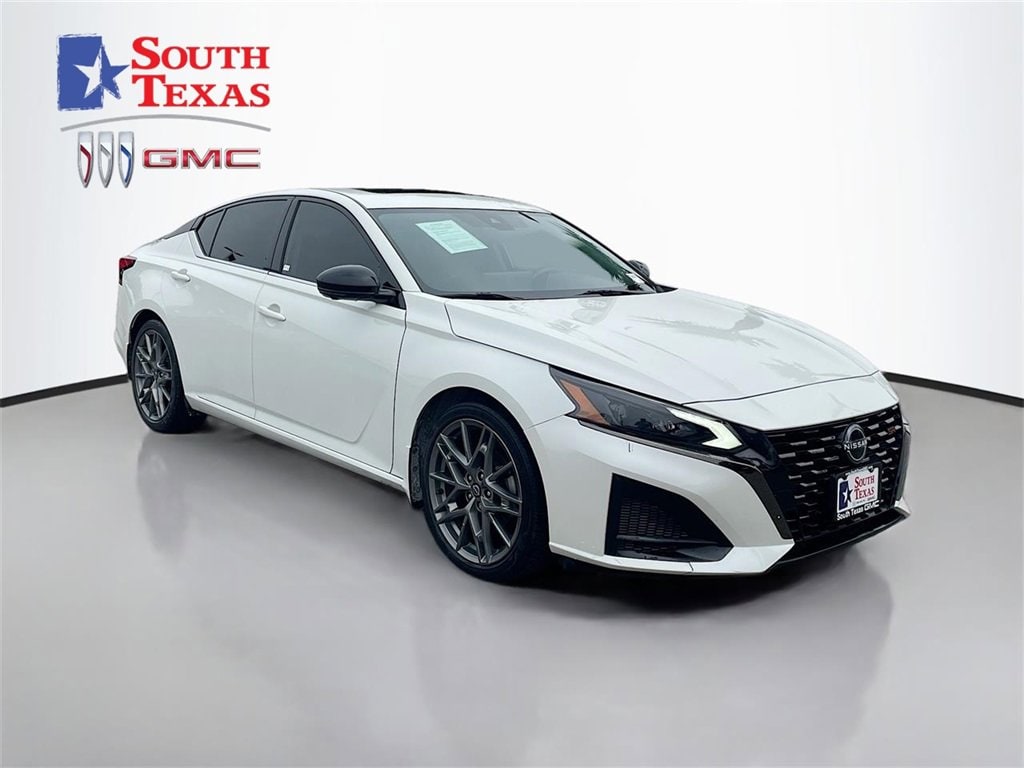 Used 2023 Nissan Altima 2.0 SR Sedan