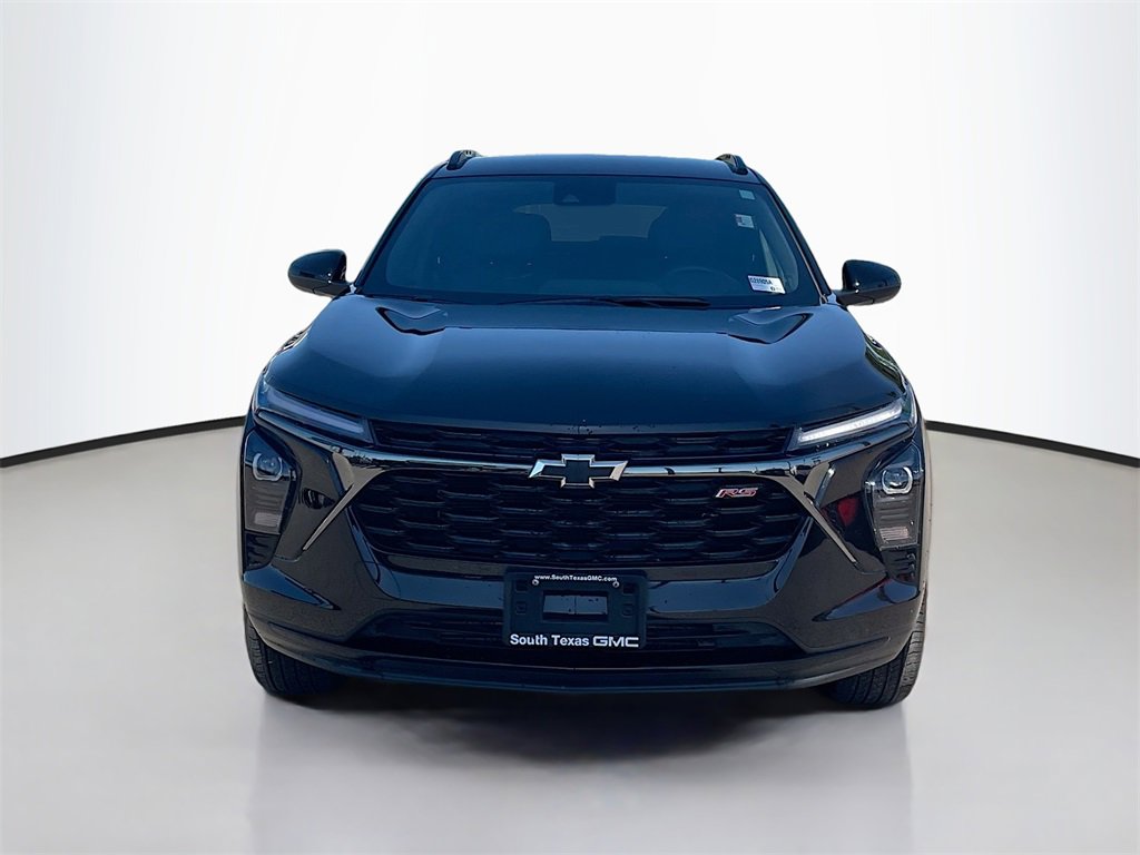 2025 Chevrolet Trax photo 2