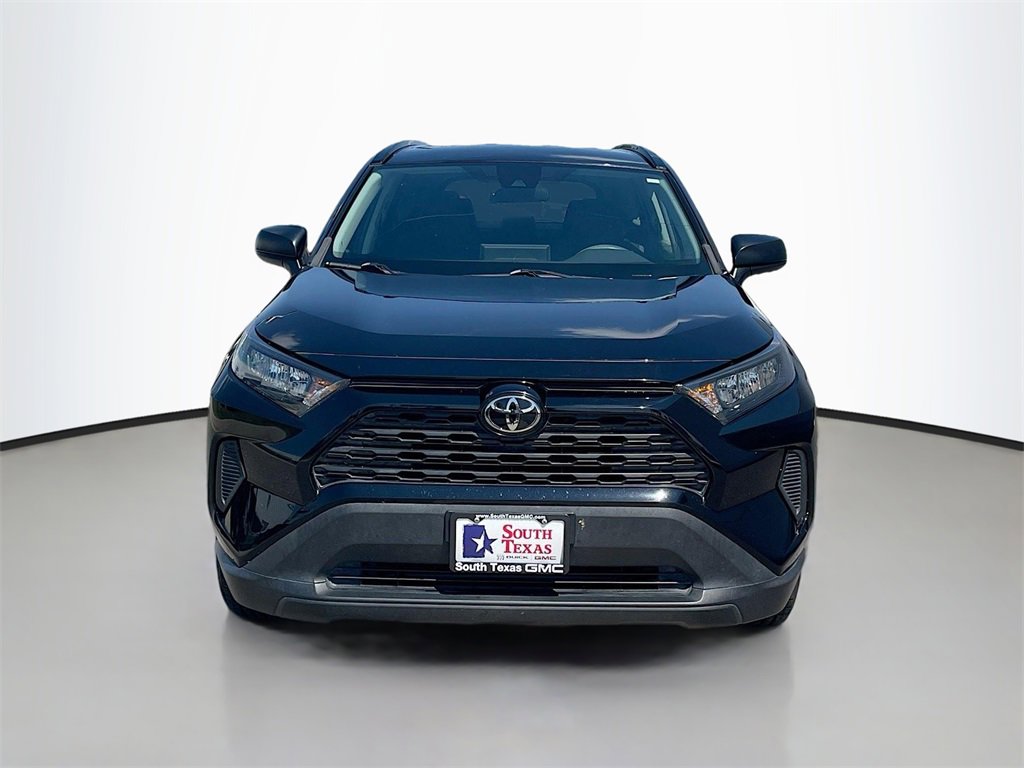 2021 Toyota RAV4 LE photo 2