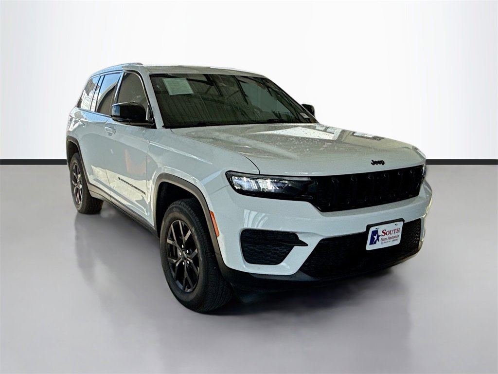 2024 Jeep Grand Cherokee Altitude photo 3