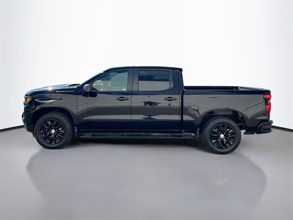 2023 Chevrolet Silverado 1500 Custom photo 2