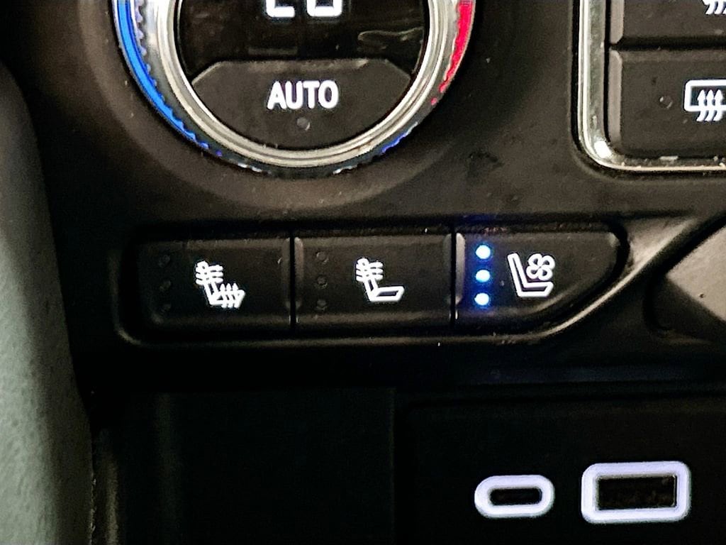 2024 GMC Yukon AT4 - Photo 18