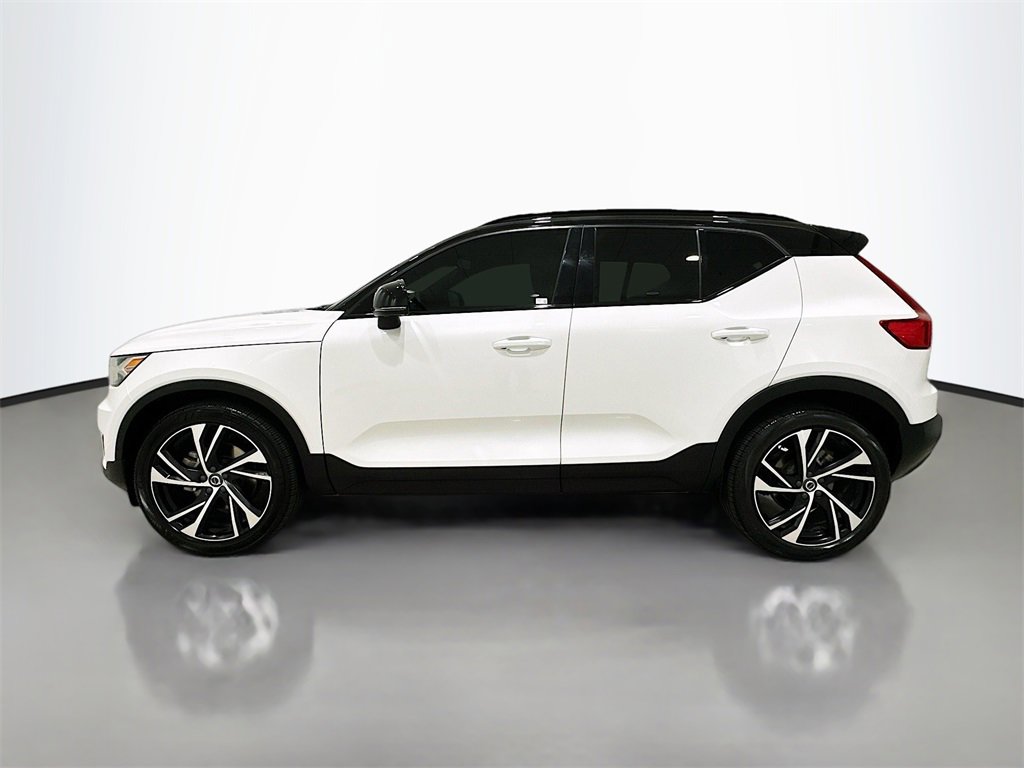 2021 Volvo XC40 R-Design photo 4