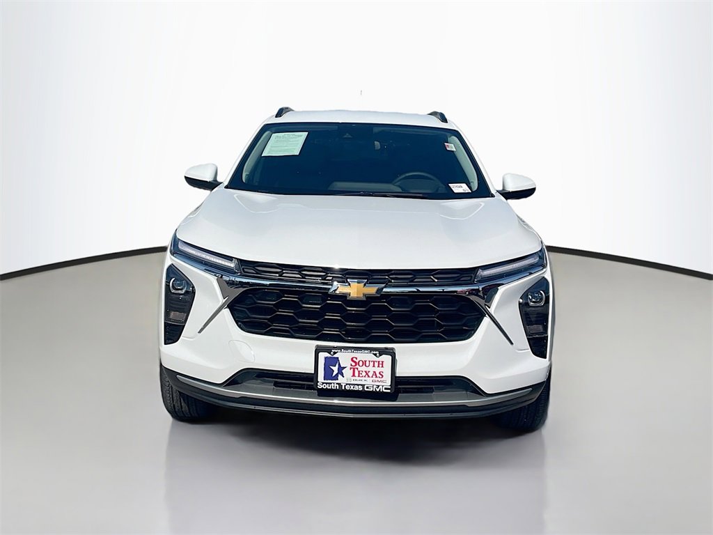 2026 Chevrolet Trax LT photo 2