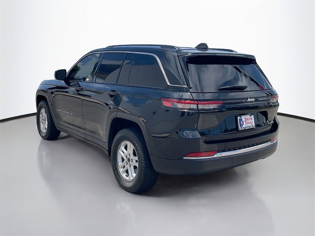 2023 Jeep Grand Cherokee Laredo photo 2
