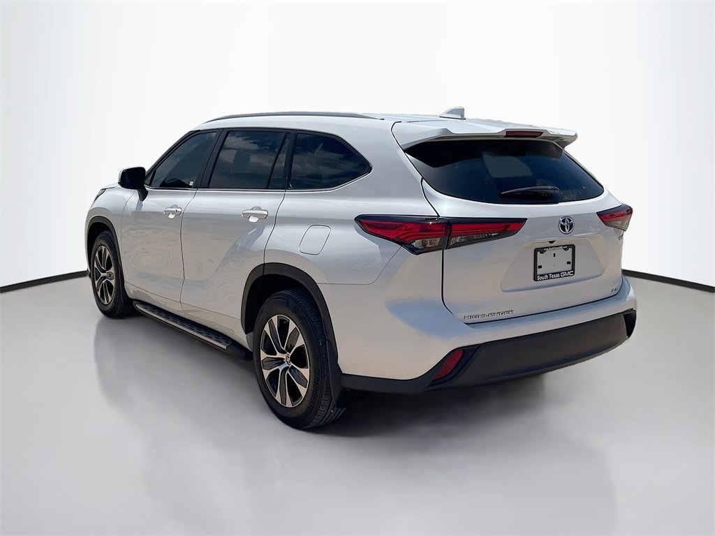 2023 Toyota Highlander Hybrid XLE photo 3