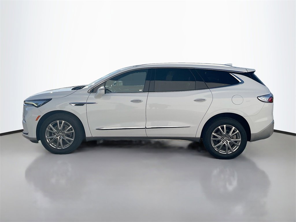 2023 Buick Enclave Essence photo 3