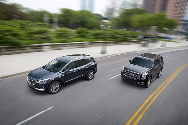 A Buick Enclave and GMC Yukon next to each other on the road | South Texas Buick-GMC in McAllen, Texas